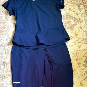 Sketchers navy blue scrub set, size large, never worn, in new condition